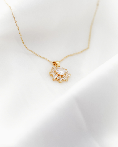 Minimal charm pendant